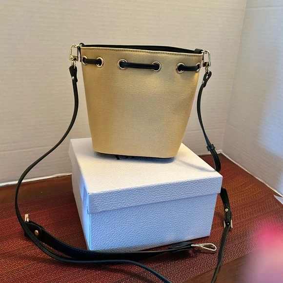 New Christian Dior Beauty Mini Bucket Bag - Picture 3 of 14